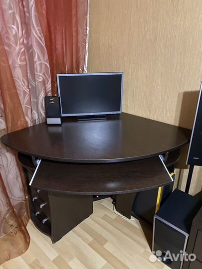 Компьютерный стол