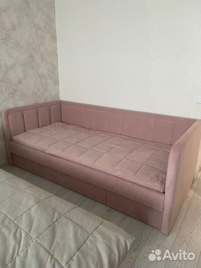 Мягкая кровать диван детская на металлокаркасе