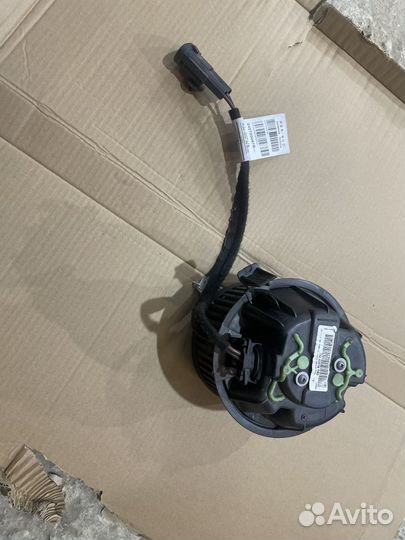 Моторчик отопителя Nissan Terrano