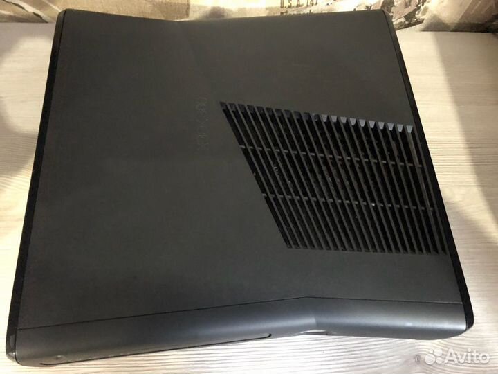 X-Box 360 Slim Freebooth 500gb + 108 игр