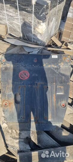 Металлическая защита двигателя