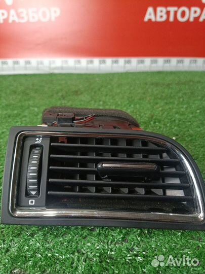 Дефлектор обдува салона правый Skoda Superb 2