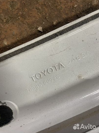 Спойлер крышки багажника Lexus