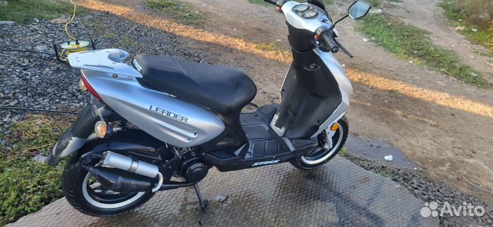 Скутер Stels Leader