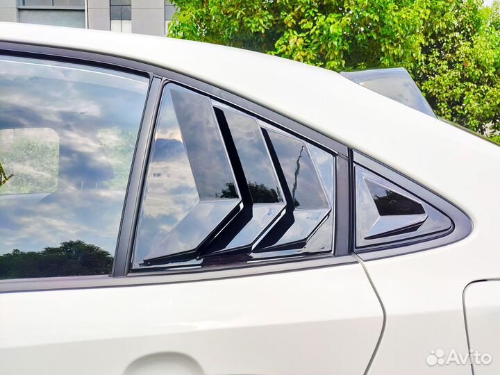 Toyota Corolla Е210 спойлер на заднее стекло