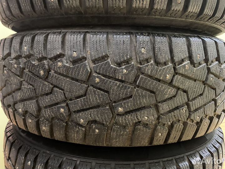 Pirelli Ice Zero 215/65 R16