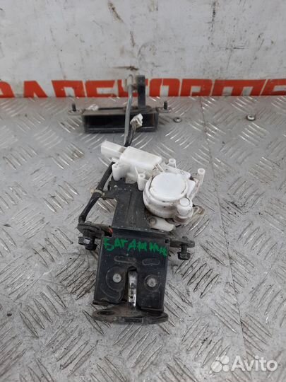 Замок двери багажника Мазда Атенза GG