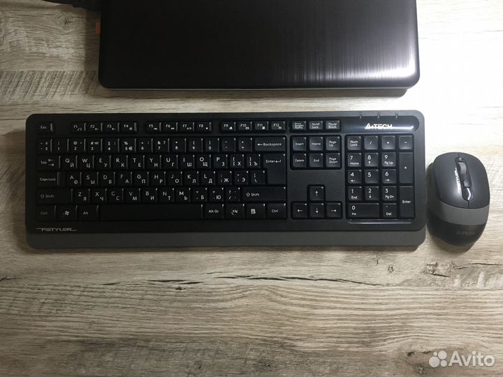 Беспроводная клавиатура и мышь