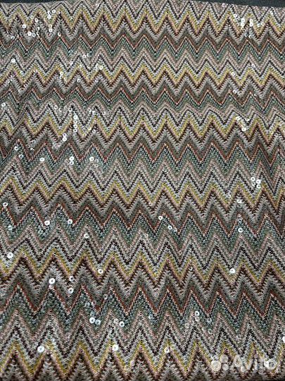 Отрез ткани с пайетками