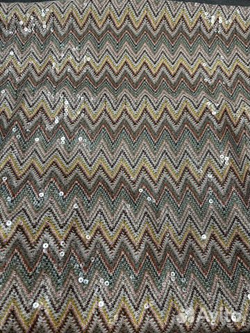 Отрез ткани с пайетками