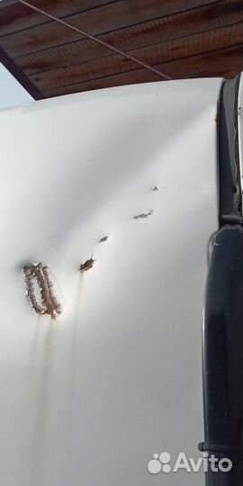 Крыша Toyota Land Cruiser UZJ100 1998-2007 имеется вмятина на фото видно