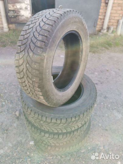 Bridgestone Blizzak Spike-01 215/65 R16