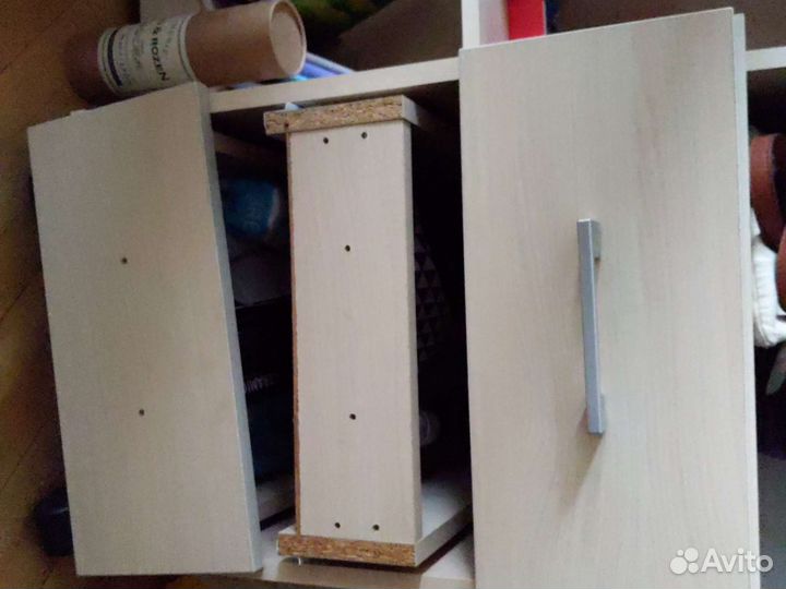 Рабочий стол и шкаф