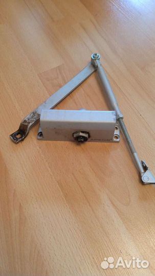 Доводчик дверной