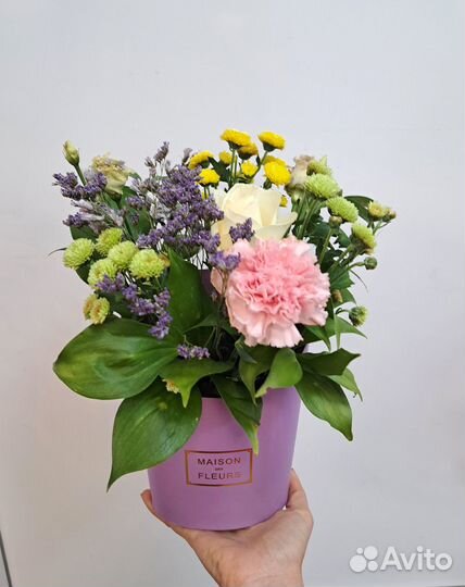 Цветочная композиция в шляпной коробке