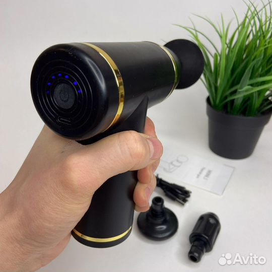 Массажный пистолет с набором насадок