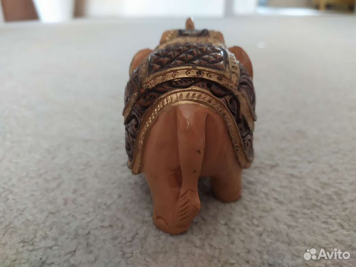 Деревянная скульптура слон Индия