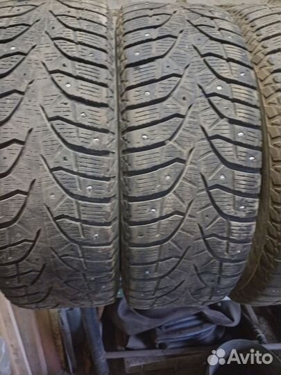 Bridgestone Blizzak Spike-02 215/65 R16 96T