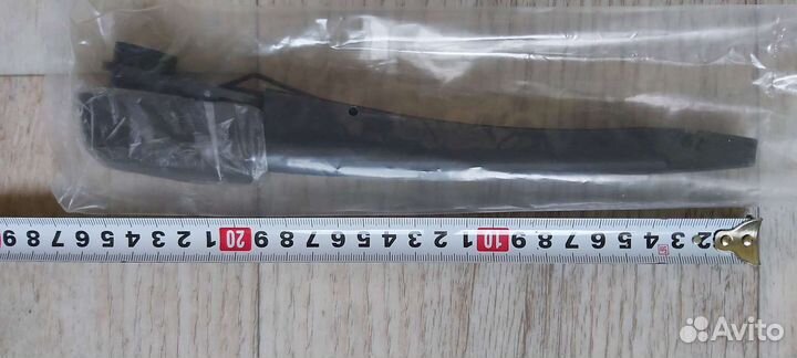 Поводок заднего стеклоочистителя