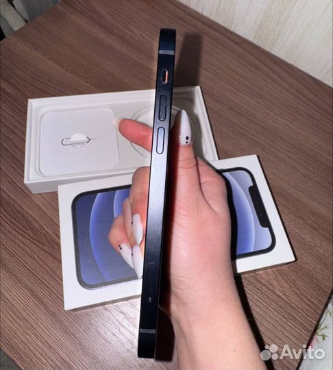 iPhone 12, 64 ГБ