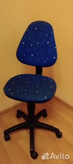 Компьютерное кресло для школьника