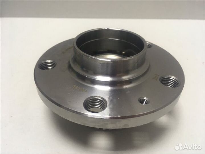 Ступица задняя подшипник ступичный Volkswagen Golf