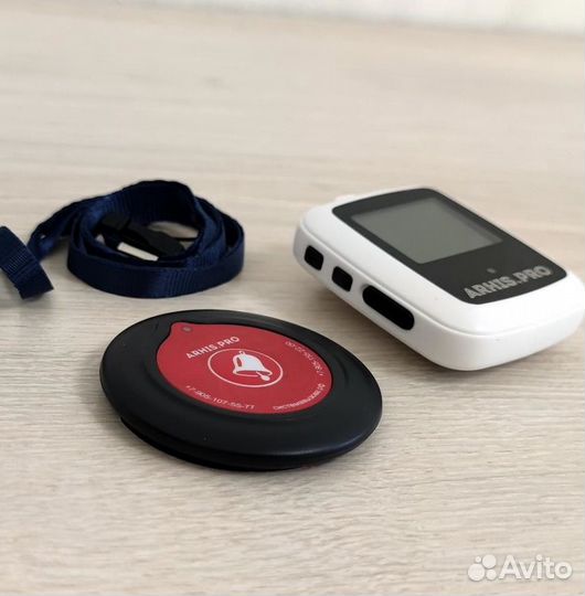 Кнопка вызова персонала и часы для мед учреждений