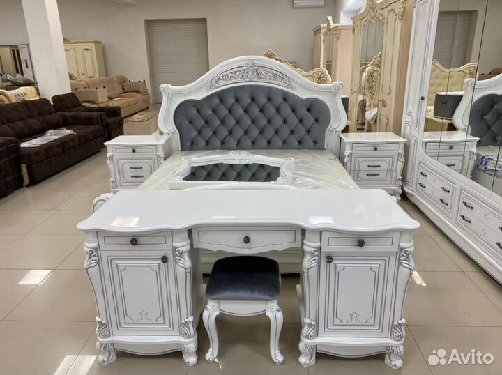 Спальный гарнитур