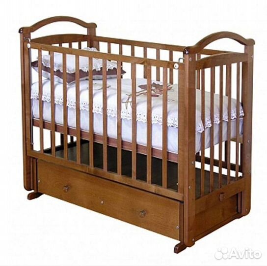 Детская кроватка с поперечным маятником