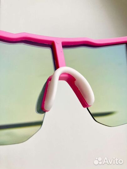 Розовые спортивные очки