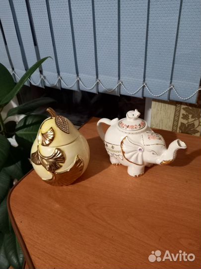 Чайник заварочный и сахарница