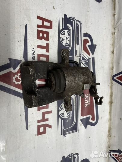 Суппорт задний правый Шкода Суперб / Октавия /Йети