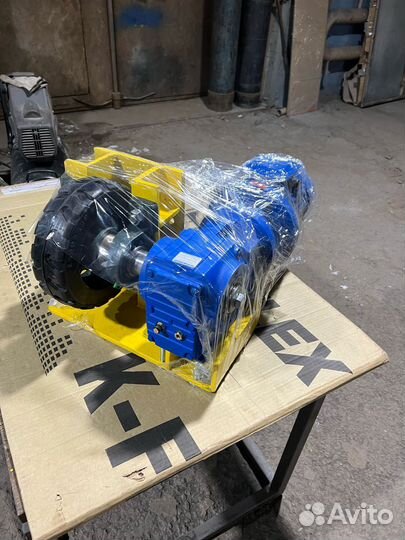 Мобильный козловой кран с электроприводом колес