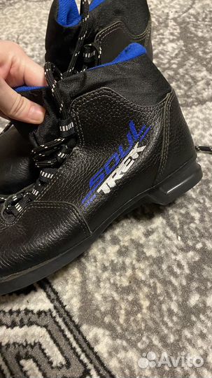 Лыжные ботинки