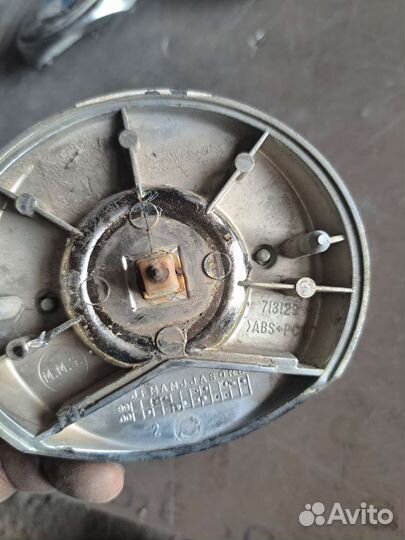 Эмблема багажника BMW E53