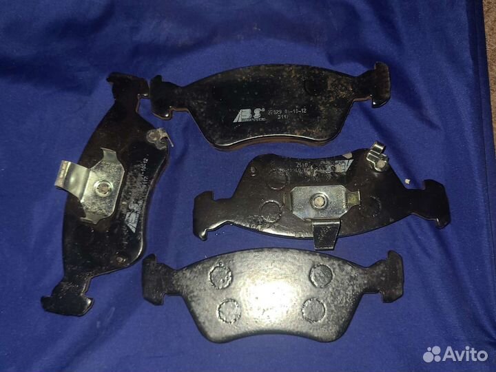 Колодки тормозные передние Toyota Avensis Corona