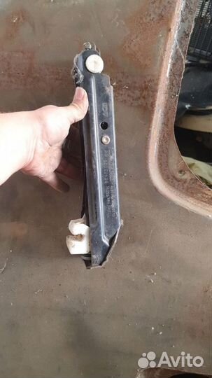 Домкрат штатный 90473038 на Opel Astra F