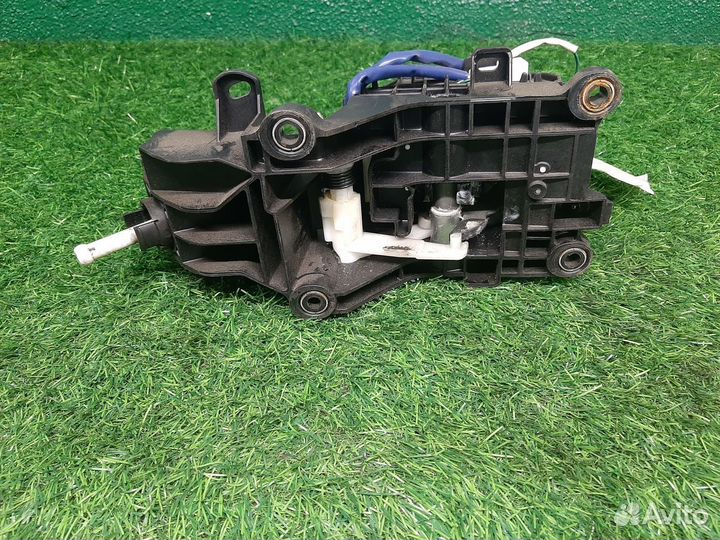 Селектор АКПП на Toyota Avensis 2