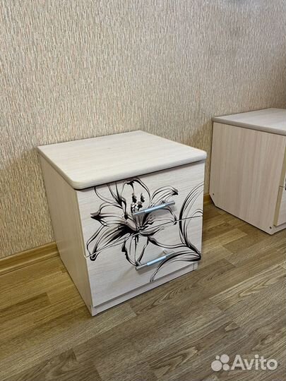 Тумбочка прикроватная