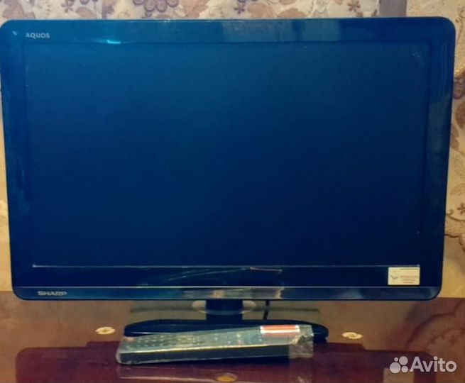 Телевизор Sharp рабочий, диагональ 52 см, в идеаль