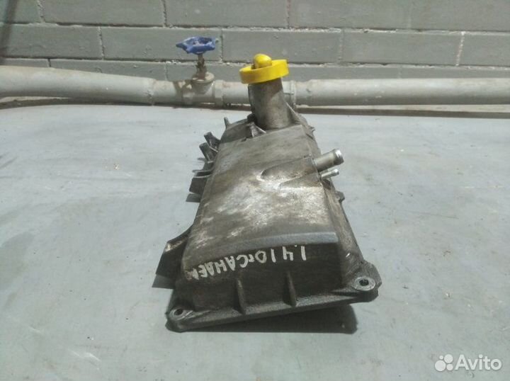 Крышка головки блока цилиндров Renault Sandero 1