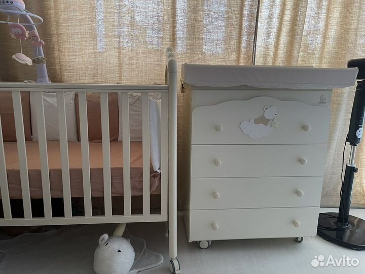Комплект детской мебели кроватка и комод