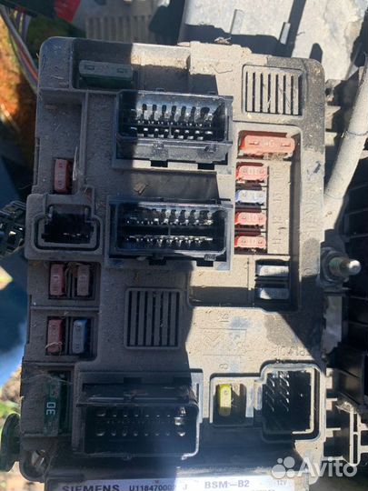 Блок предохранителей Citroen Berlingo M59