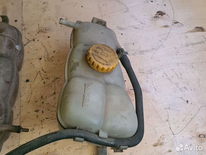 Опель омега в расширительный бачок