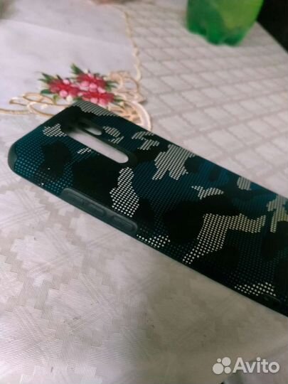 Чехол на телефон