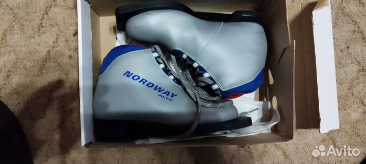 Лыжные ботинки