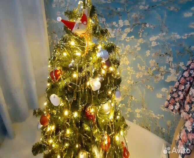 Елка искусственная, гирлянды, игрушки, дед мороз