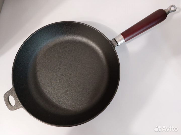 Чугунная сковорода 26см