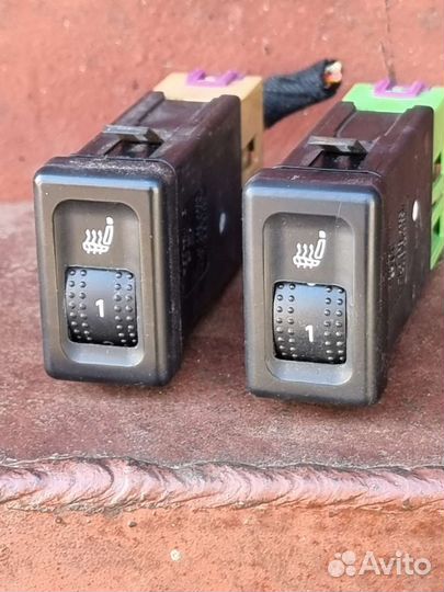 Кнопка обогрева сидений Форд Гелакси 1