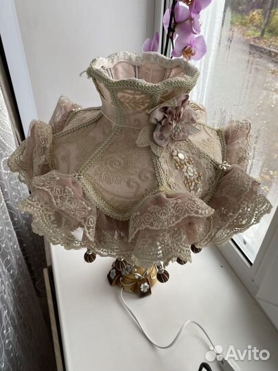 Лампа с абажуром настольная